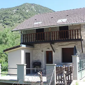 Maison De Charme Calme Entourée De Montagne Hébergement de vacances Ussat